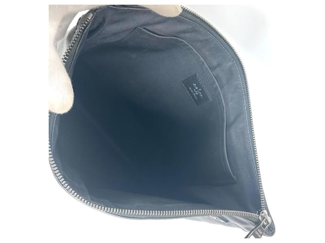 Borsa Pochette Discovery Monogram Eclipse di Louis Vuitton Nero Monogramma - vista 12