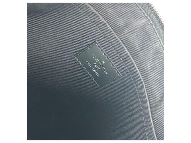 Borsa Pochette Discovery Monogram Eclipse di Louis Vuitton Nero Monogramma - vista 13