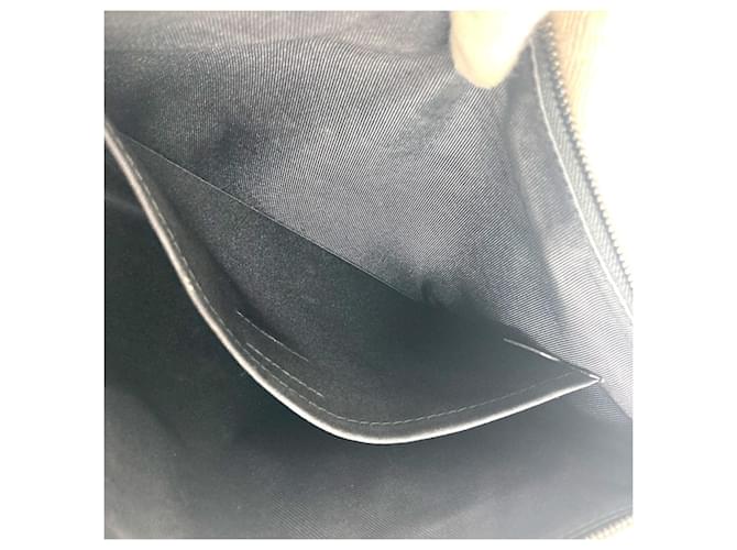 Borsa Pochette Discovery Monogram Eclipse di Louis Vuitton Nero Monogramma - vista 14
