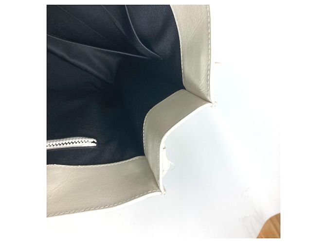 Borsa Sac Plat in Taurillon Monogram Louis Vuitton Bianco - vista 16