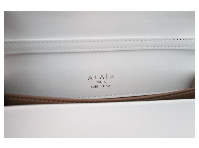 Borsa Alaïa in pelle bianca Bianco - vista 15