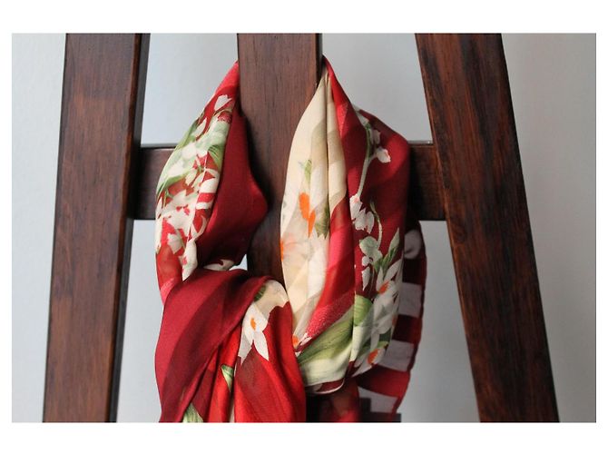Foulard Dior in seta rosso e giallo floreale - vista 3