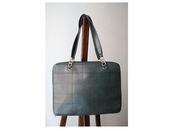 Borsa da viaggio Chanel in pelle caviar verde abete - vista 11