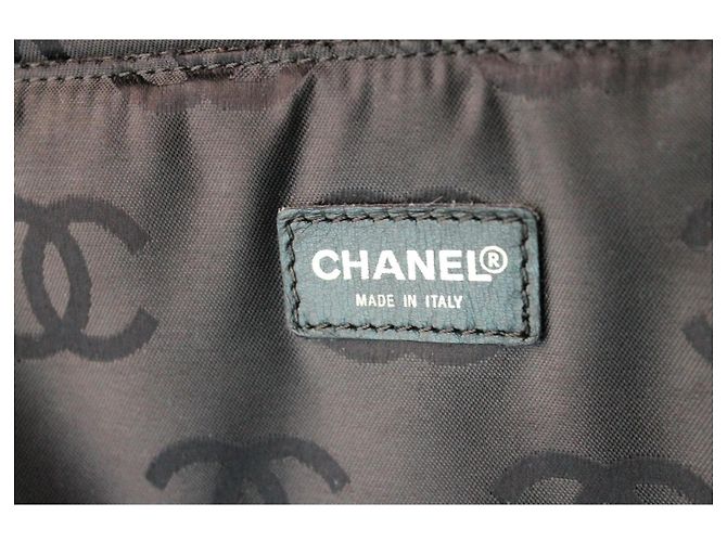 Borsa da viaggio Chanel in pelle caviar verde abete - vista 13