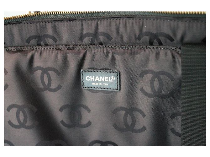 Borsa da viaggio Chanel in pelle caviar verde abete - vista 14