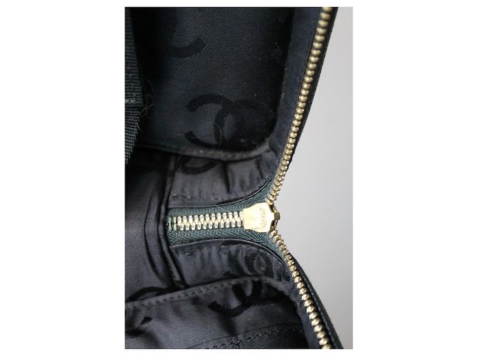 Borsa da viaggio Chanel in pelle caviar verde abete - vista 15