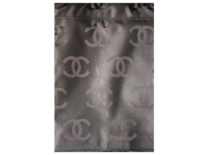 Borsa da viaggio Chanel in pelle caviar verde abete - vista 17