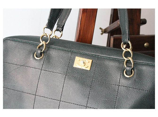 Borsa da viaggio Chanel in pelle caviar verde abete - vista 2