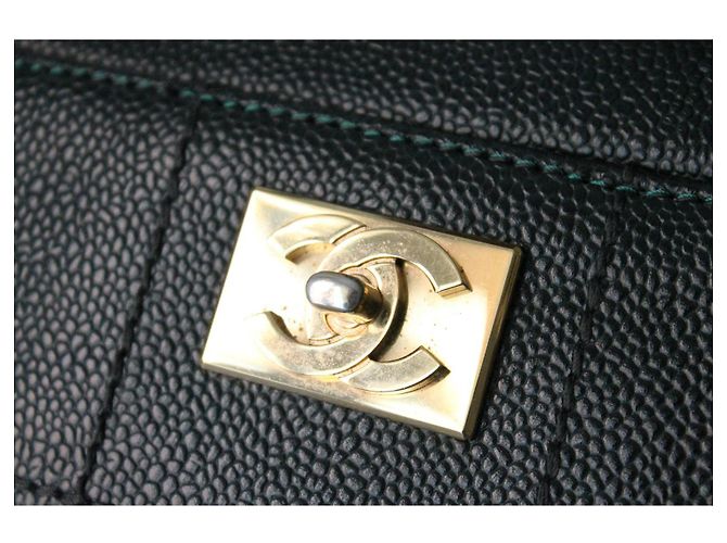 Borsa da viaggio Chanel in pelle caviar verde abete - vista 3