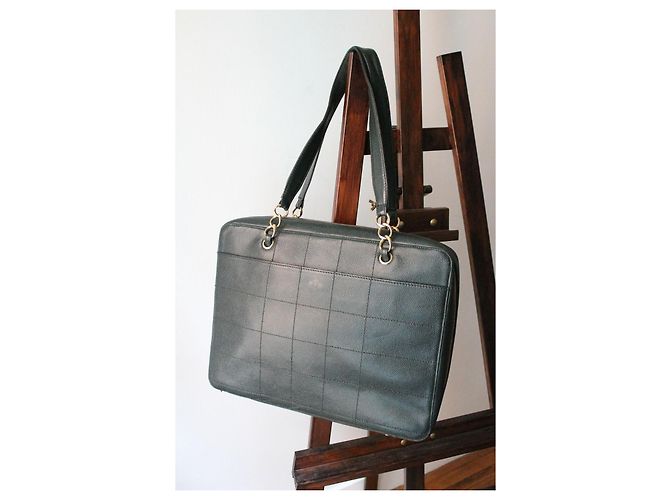 Borsa da viaggio Chanel in pelle caviar verde abete - vista 4