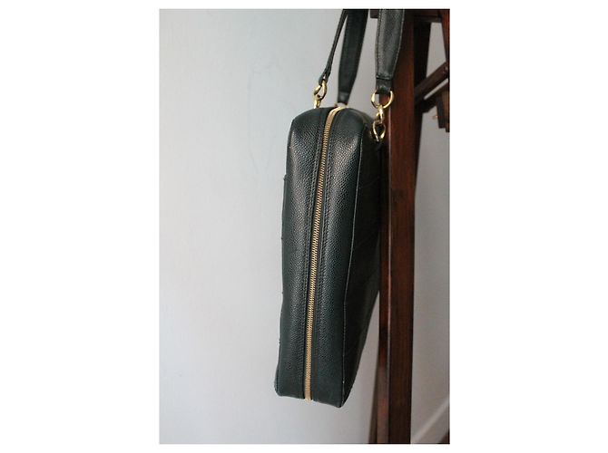 Borsa da viaggio Chanel in pelle caviar verde abete - vista 6