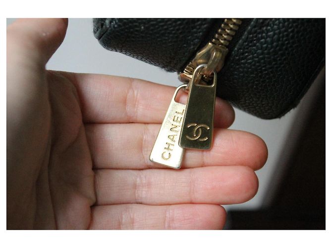 Borsa da viaggio Chanel in pelle caviar verde abete - vista 8