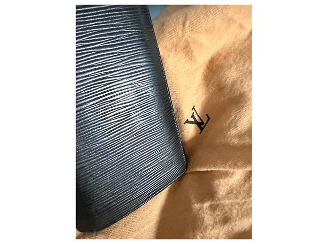 Louis Vuitton long black wallet – Epi Leather, continental model - view 3