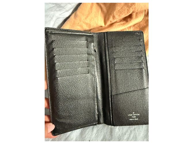 Louis Vuitton long black wallet – Epi Leather, continental model - view 4