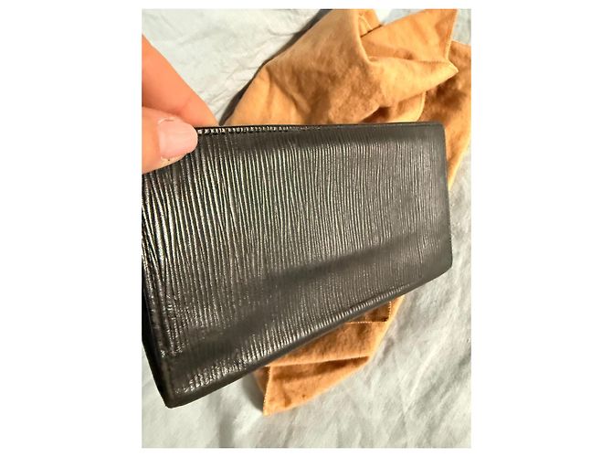Louis Vuitton long black wallet – Epi Leather, continental model - view 7