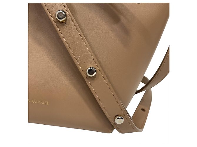Sac seau mini Mansur Gavriel en cuir beige - vue 3