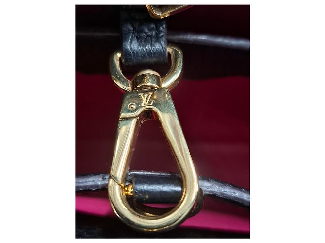 Bolsa de mão Louis Vuitton Capucines BB em couro preto - Ansicht 18