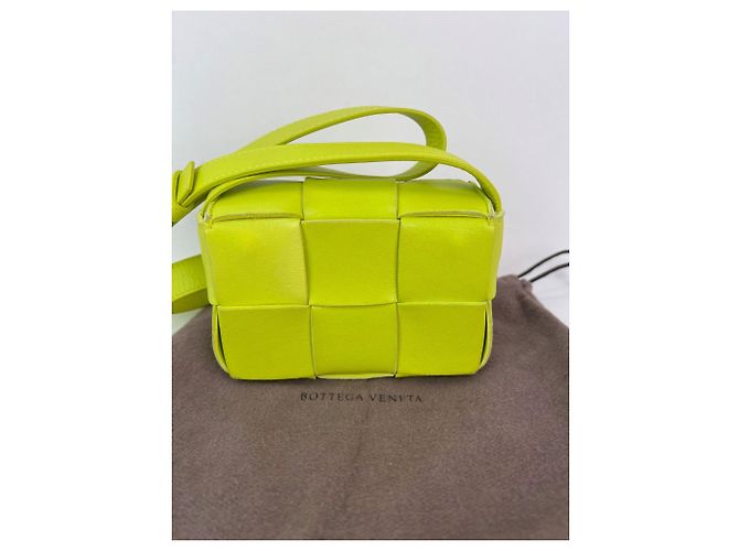 Cassette BORSO A TRACOLLA MINI CASSSETTE IN PELLE DI AGNELLO VERDE LIME BOTTEGA VENETA - vista 2