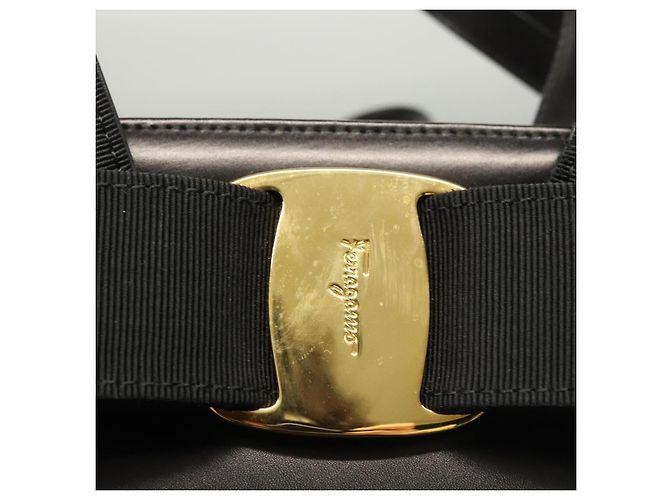 Borsa a mano in pelle Vala 2 vie nera e oro di Salvatore Ferragamo Auth gh079 Nero D'oro - vista 19