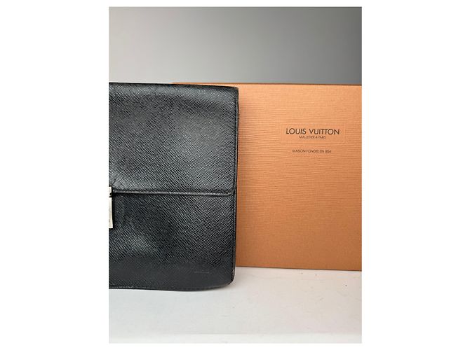 Clutch vintage in pelle Taiga di Louis Vuitton verde - vista 14
