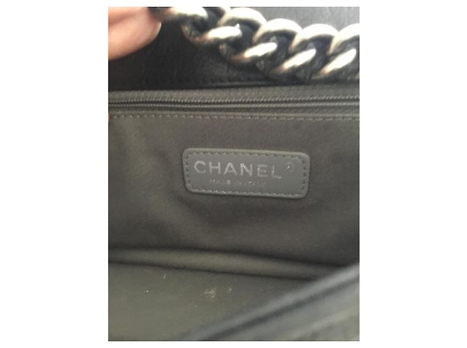 Bolso de mano Chanel Boy en piel negra Negro - vista 4