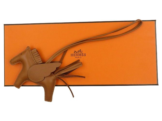 Hermès Charm per borsa Hermes Rodeo Pegasus PM Anjou Milo Gold B Marrone - vista 4