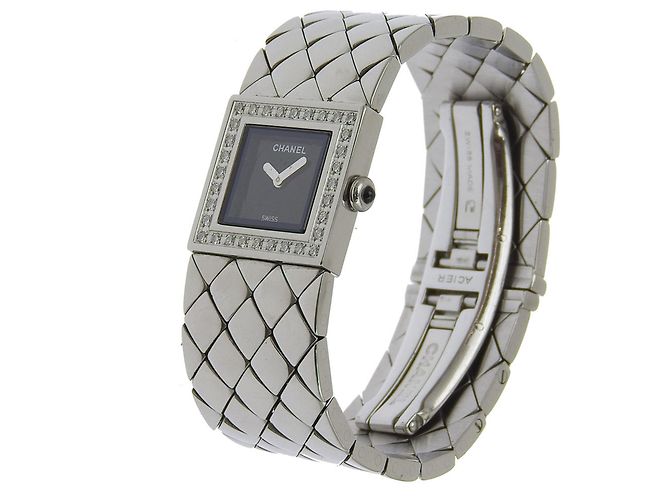 Reloj Chanel Matelassé con bisel de diamantes - vista 2