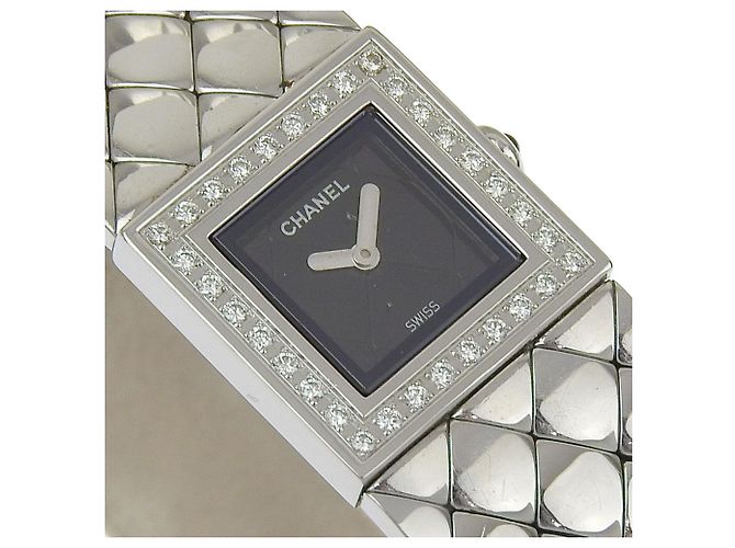 Reloj Chanel Matelassé con bisel de diamantes - vista 3