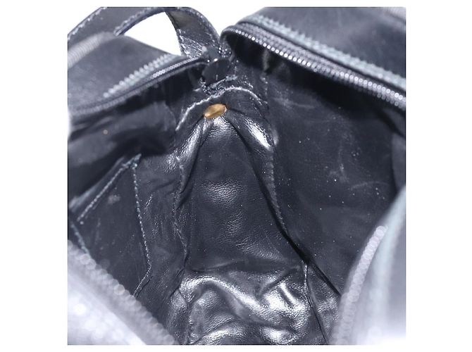 Borsa a Spalla Vala in Pelle Nera e Oro di Salvatore Ferragamo Auth bs25514 Nero D'oro - vista 19