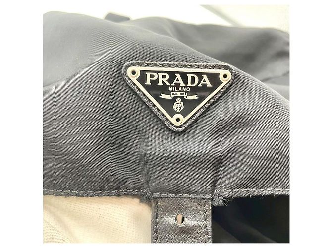 Zaino in nylon nero PRADA con logo a triangolo e doppie tasche frontali – BELLEZZA VINTAGE - vista 10