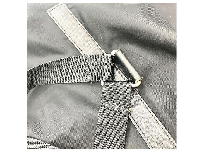 Zaino in nylon nero PRADA con logo a triangolo e doppie tasche frontali – BELLEZZA VINTAGE - vista 11