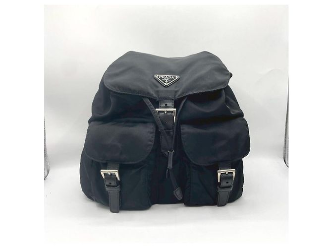 Zaino in nylon nero PRADA con logo a triangolo e doppie tasche frontali – BELLEZZA VINTAGE - vista 2
