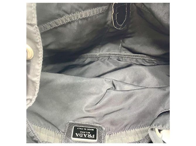 Zaino in nylon nero PRADA con logo a triangolo e doppie tasche frontali – BELLEZZA VINTAGE - vista 8