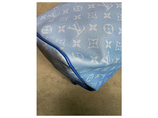 Abbesses Louis Vuitton Keepall 50 Cloud Blu Blu chiaro Blu scuro - vista 11