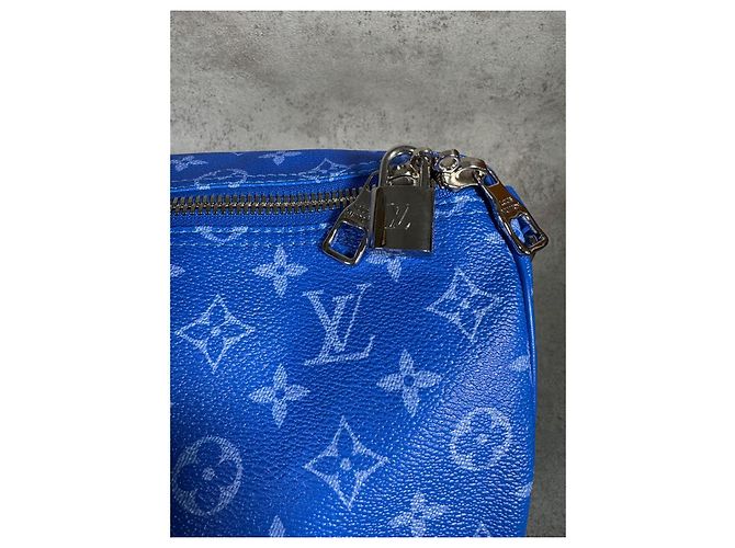 Abbesses Louis Vuitton Keepall 50 Cloud Blu Blu chiaro Blu scuro - vista 4