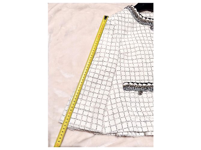 Chanel Cape Jacket Spring Summer 2025 White - view 9