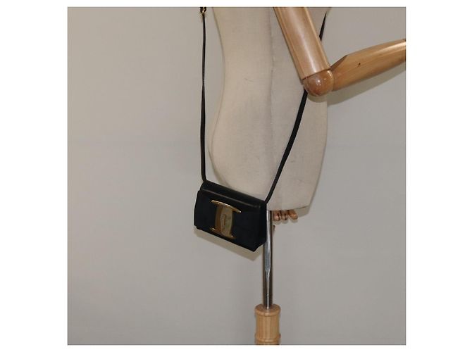 Borsa a spalla Pouch in pelle blu navy oro Auth BA1758 di Salvatore Ferragamo D'oro - vista 19