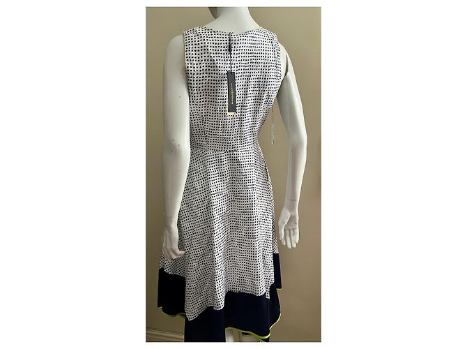Donna Karan Kleid mit Taschentuchsaum im Punktmuster Weiß Blau - Ansicht 5
