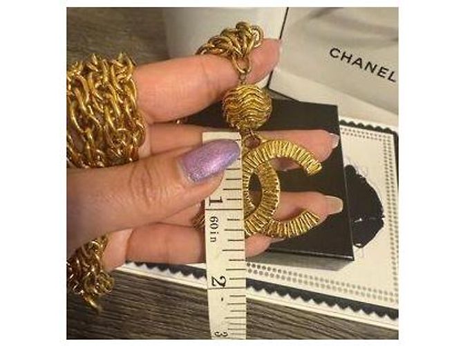 Collana vintage Chanel in catena dorata multistrato con logo CC testurizzato Gold hardware - vista 4