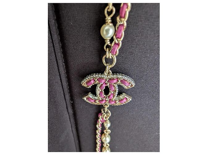 Chanel Collana CC B21P Logo in Pelle Rosa con Perle e Cristalli GHW - vista 10
