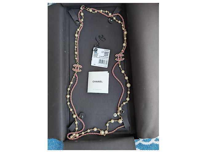 Chanel Collana CC B21P Logo in Pelle Rosa con Perle e Cristalli GHW - vista 3