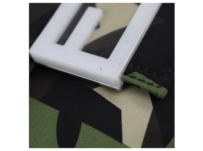 Borsa a Spalla Fendi Mamma Bucket Camouflage Nero Beige Verde - vista 6