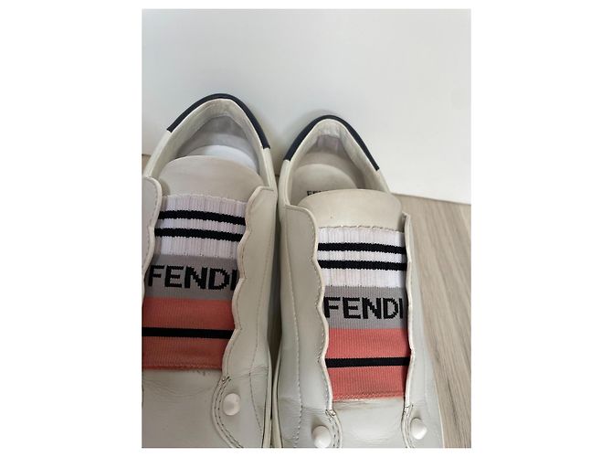 Baskets Fendi en cuir blanc - vue 4