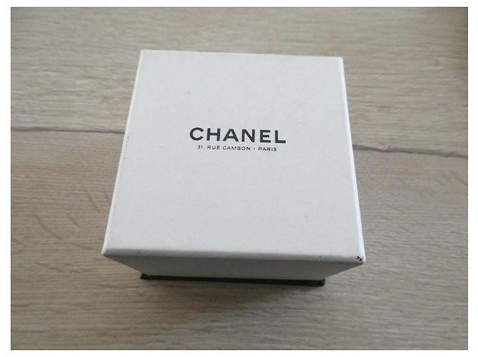 neue Chanel-Ohrringe mit einer Chanel-Box Mehrfarben - Ansicht 5