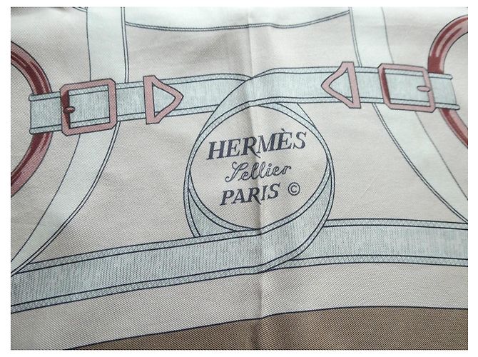 quadrato vintage Hermès speroni d'oro Crema - vista 4