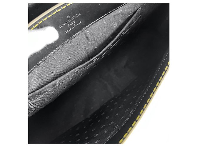 Louis Vuitton Borsa a spalla in pelle Suhali nera Nero - vista 11