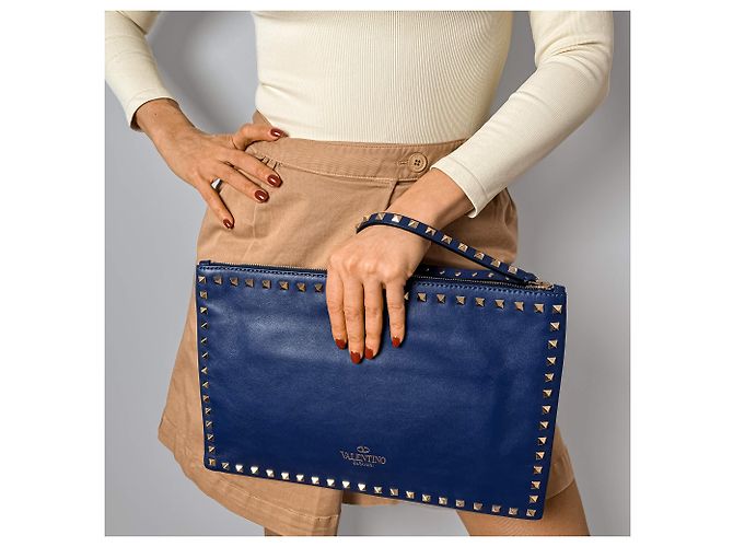 Valentino Garavani Pochette en cuir de veau Rockstud moyen bleue - vue 3