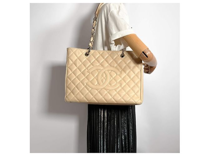 Timeless Chanel Borsa shopper in pelle caviar trapuntata beige GST - vista 2