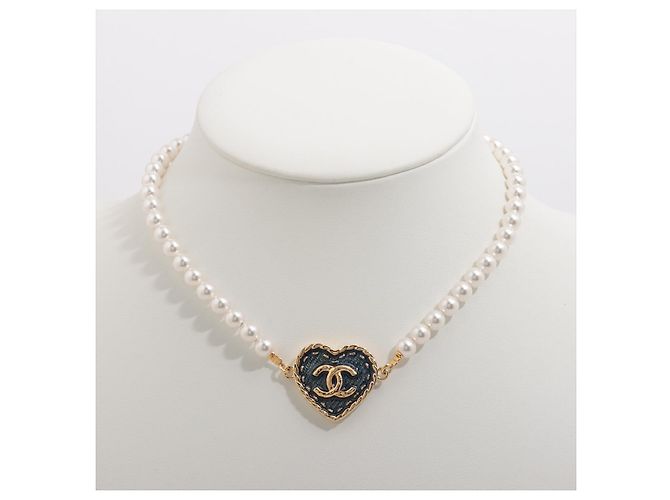 Timeless Chanel Collana in metallo CC cuore e perle dorate D'oro - vista 2