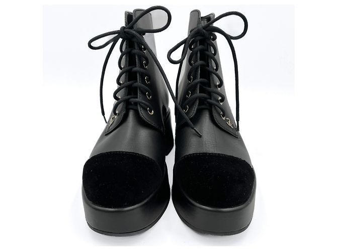 Chanel Stivali piatti in pelle e velluto CC 41 neri Nero - vista 3